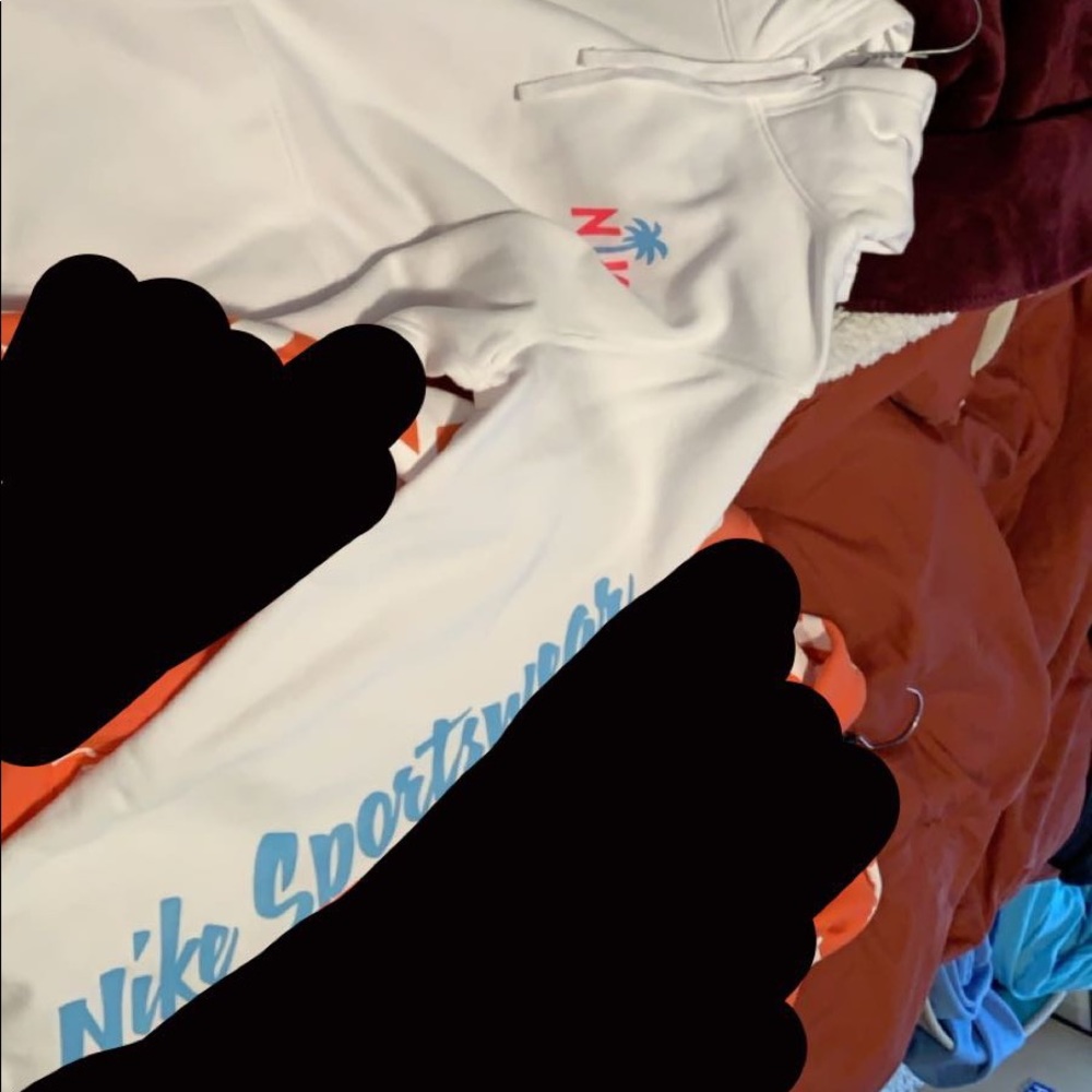 Nike hoodie (comment for more pictures)